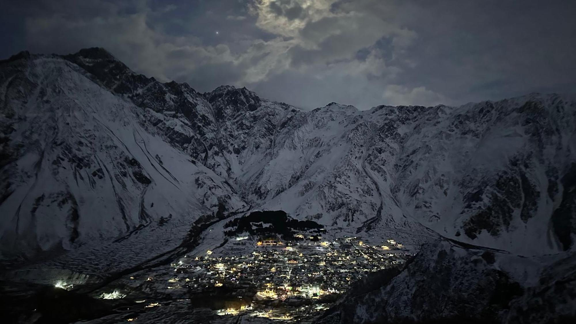Hotel Axien Kazbegi Kültér fotó