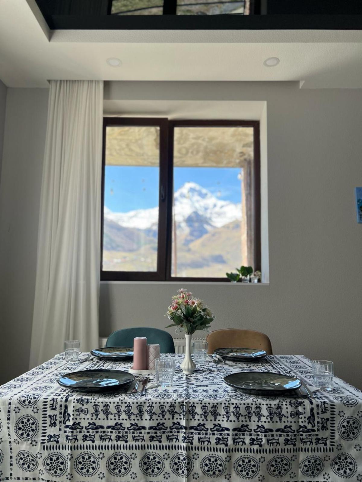 Hotel Axien Kazbegi Kültér fotó